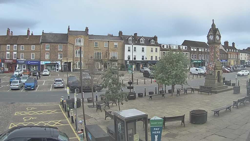 Thirsk webcam overlooking the Market Place