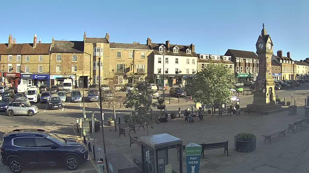 Thirsk webcam overlooking the Market Place
