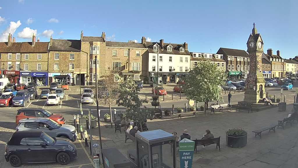 Thirsk webcam overlooking the Market Place