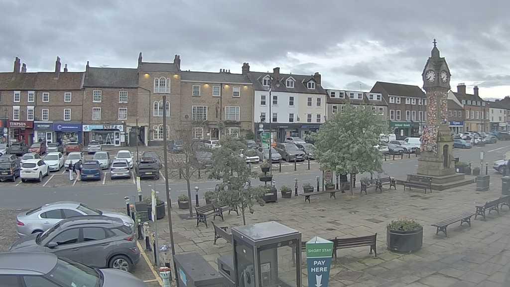 Thirsk webcam overlooking the Market Place