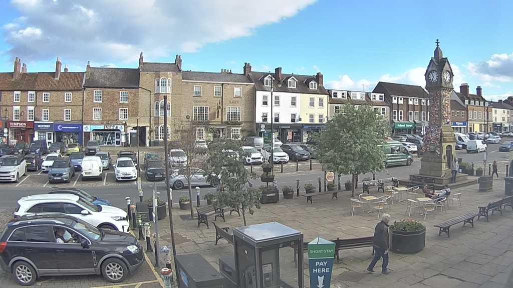 Thirsk webcam overlooking the Market Place