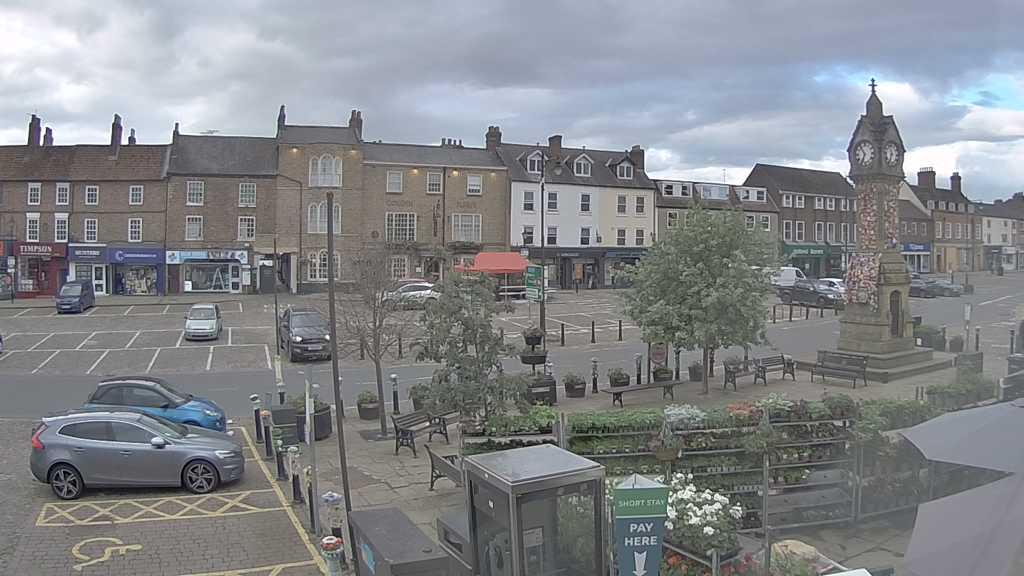 Thirsk webcam overlooking the Market Place