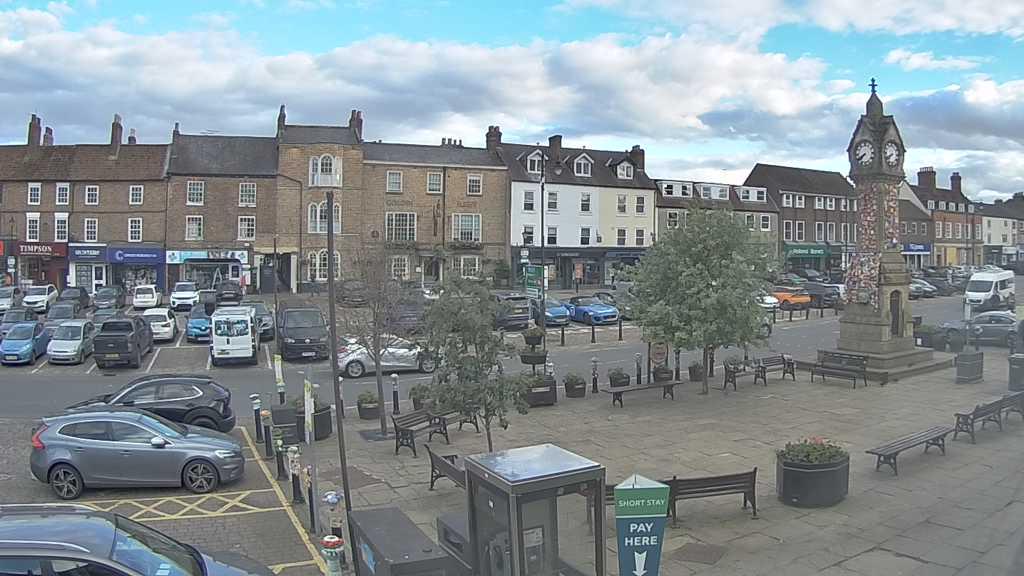 Thirsk webcam overlooking the Market Place
