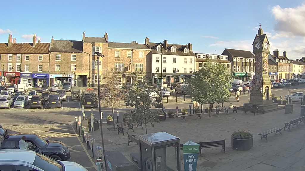 Thirsk webcam overlooking the Market Place