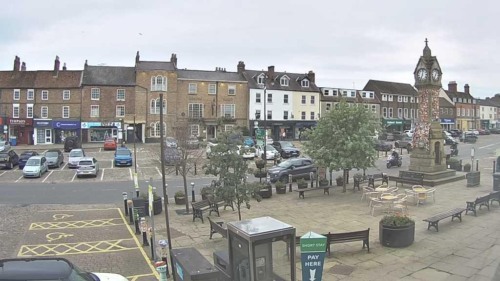 Thirsk webcam overlooking the Market Place