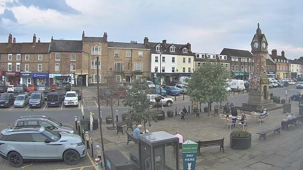 Thirsk webcam overlooking the Market Place