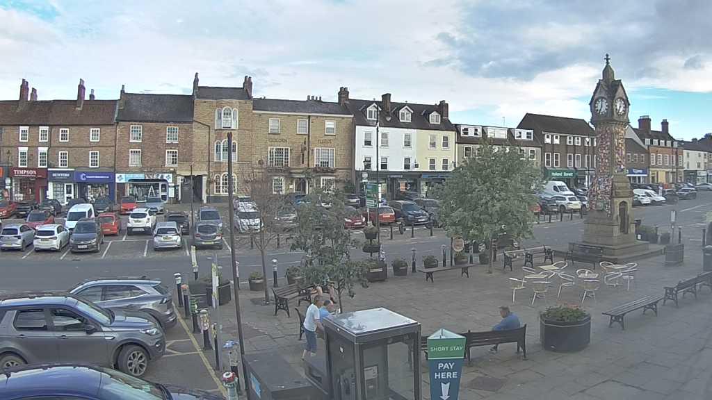 Thirsk webcam overlooking the Market Place