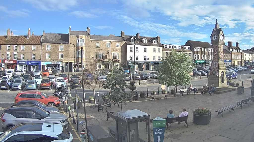 Thirsk webcam overlooking the Market Place