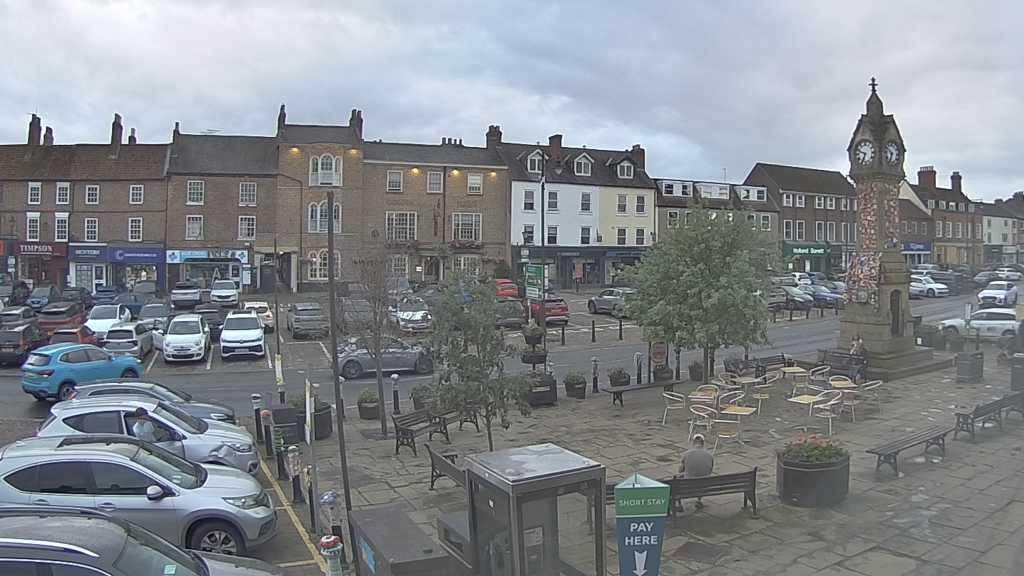 Thirsk webcam overlooking the Market Place