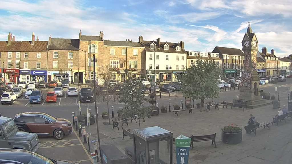 Thirsk webcam overlooking the Market Place