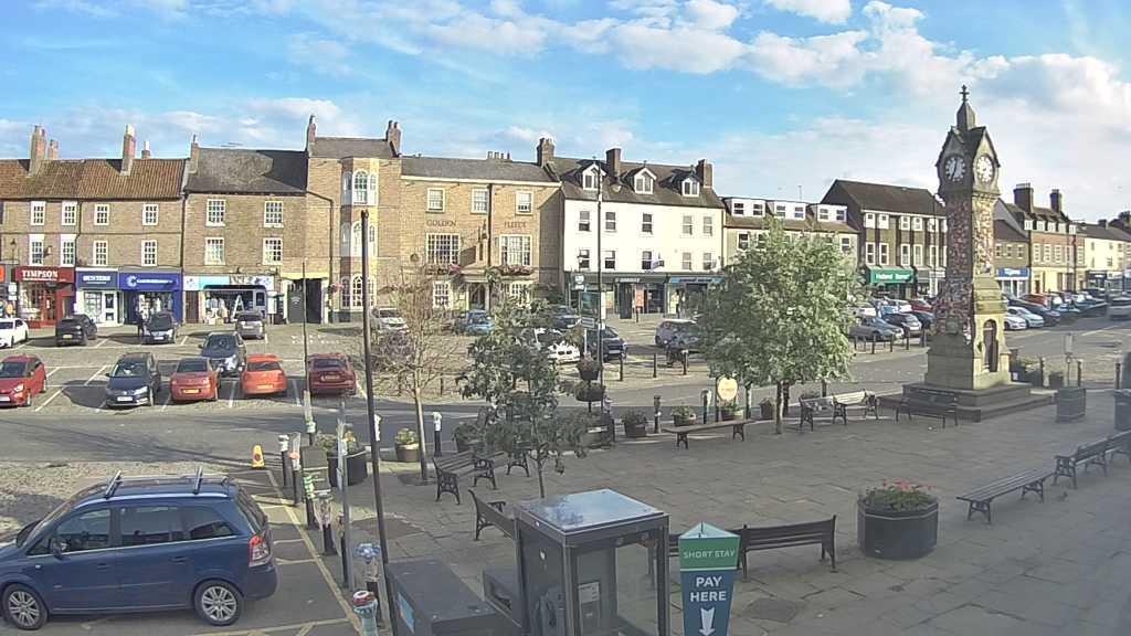Thirsk webcam overlooking the Market Place