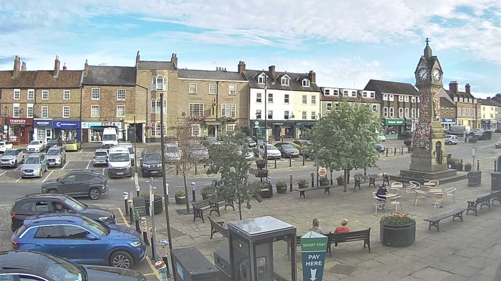 Thirsk webcam overlooking the Market Place