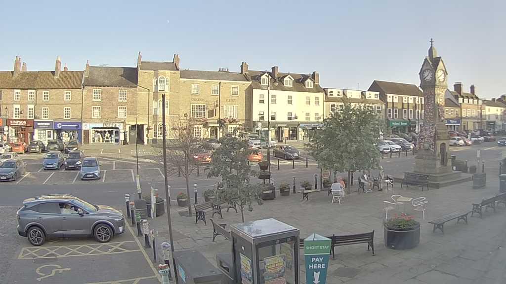 Thirsk webcam overlooking the Market Place