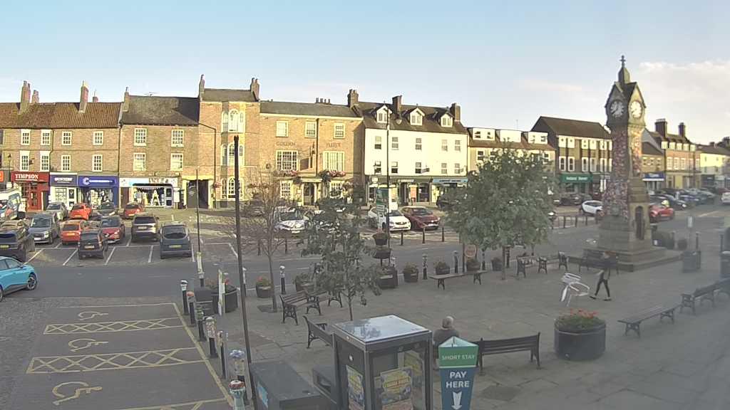Thirsk webcam overlooking the Market Place
