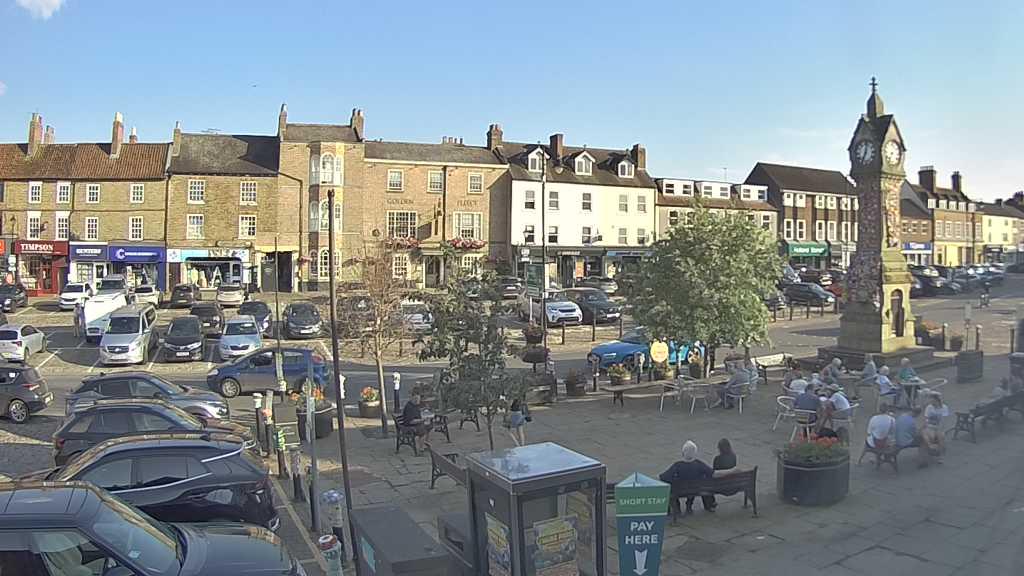 Thirsk webcam overlooking the Market Place