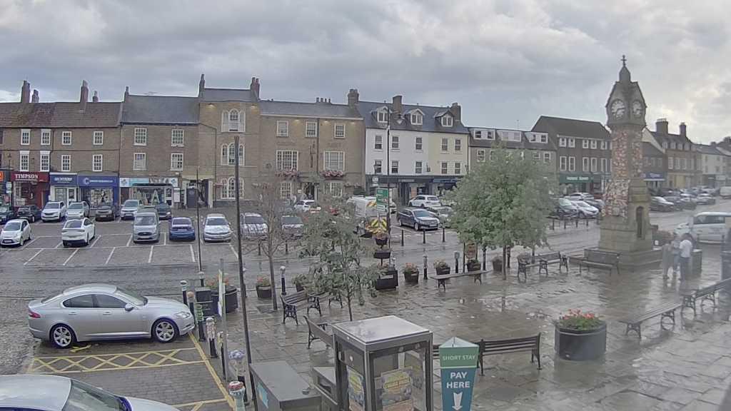 Thirsk webcam overlooking the Market Place