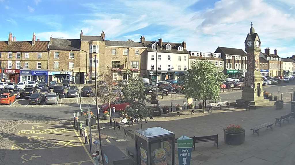 Thirsk webcam overlooking the Market Place