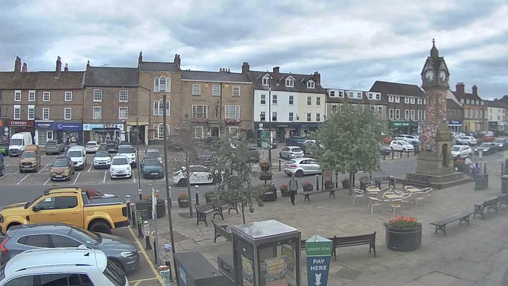 Thirsk webcam overlooking the Market Place