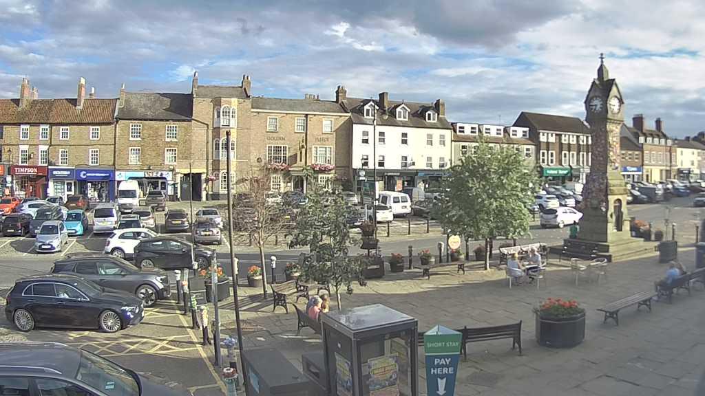 Thirsk webcam overlooking the Market Place