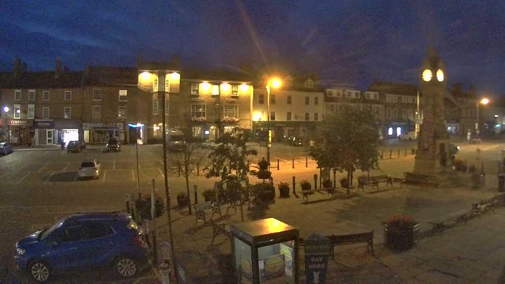 Thirsk webcam overlooking the Market Place