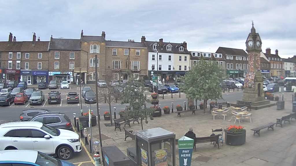 Thirsk webcam overlooking the Market Place