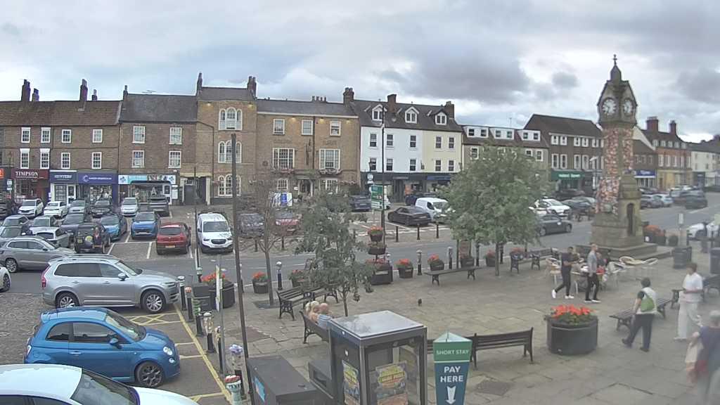 Thirsk webcam overlooking the Market Place