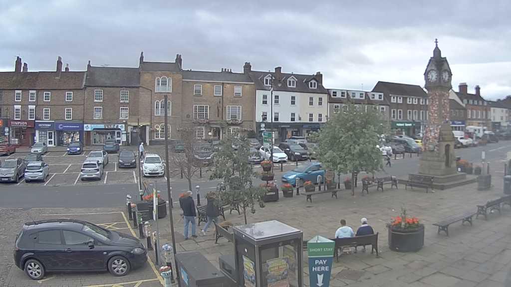 Thirsk webcam overlooking the Market Place