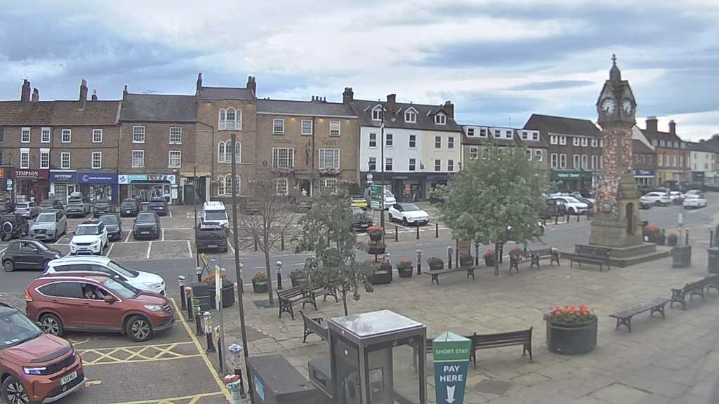 Thirsk webcam overlooking the Market Place