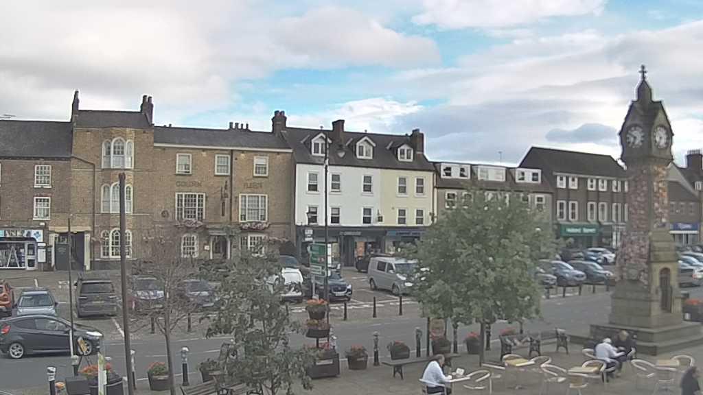 Thirsk webcam overlooking the Market Place