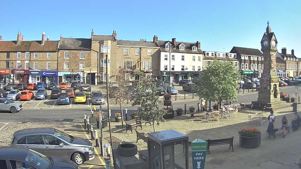 Thirsk webcam overlooking the Market Place
