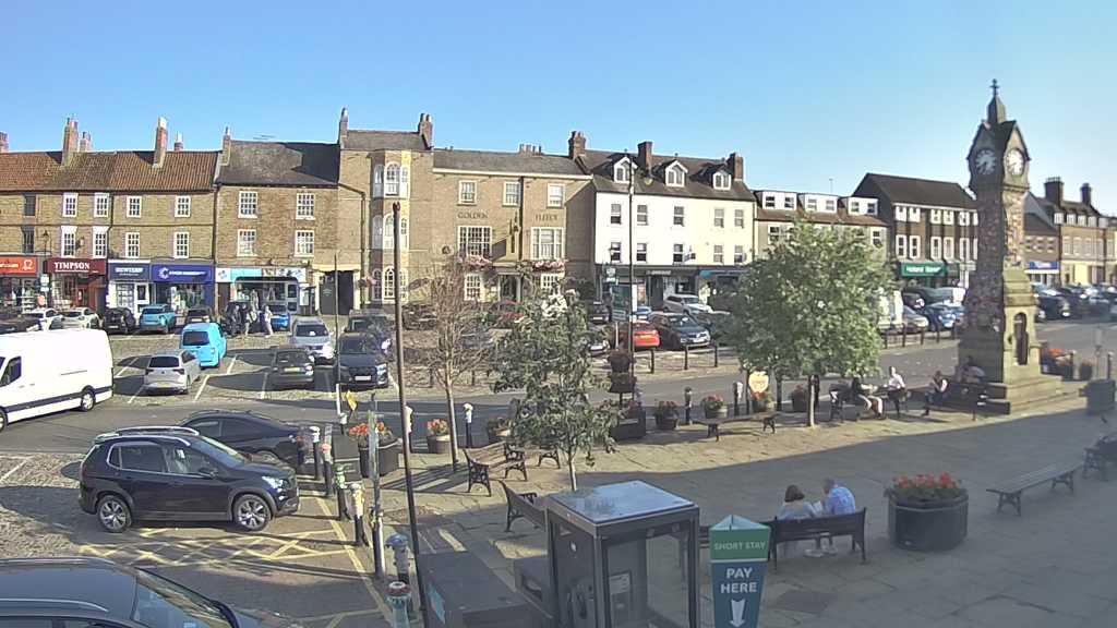 Thirsk webcam overlooking the Market Place
