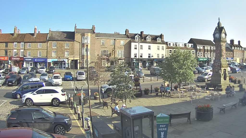 Thirsk webcam overlooking the Market Place