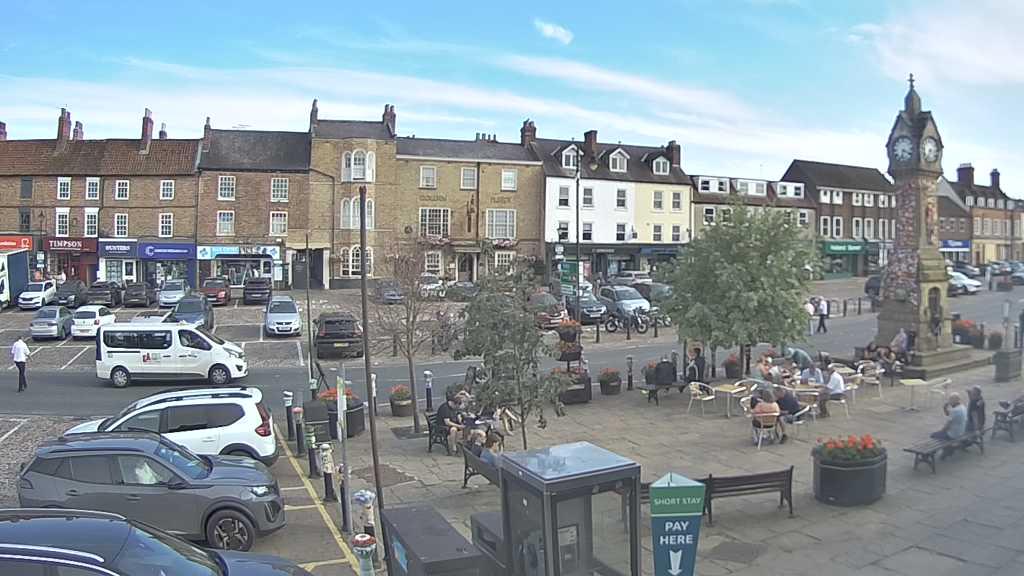 Thirsk webcam overlooking the Market Place