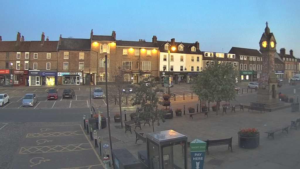 Thirsk webcam overlooking the Market Place