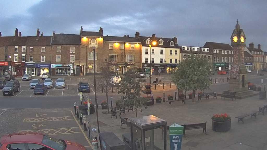 Thirsk webcam overlooking the Market Place