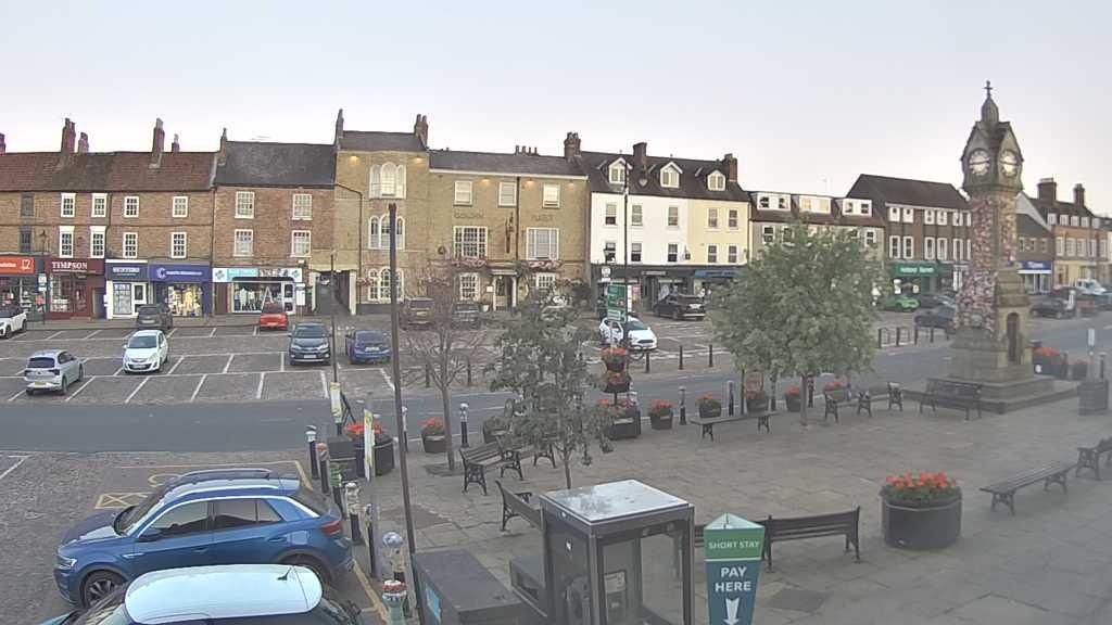 Thirsk webcam overlooking the Market Place