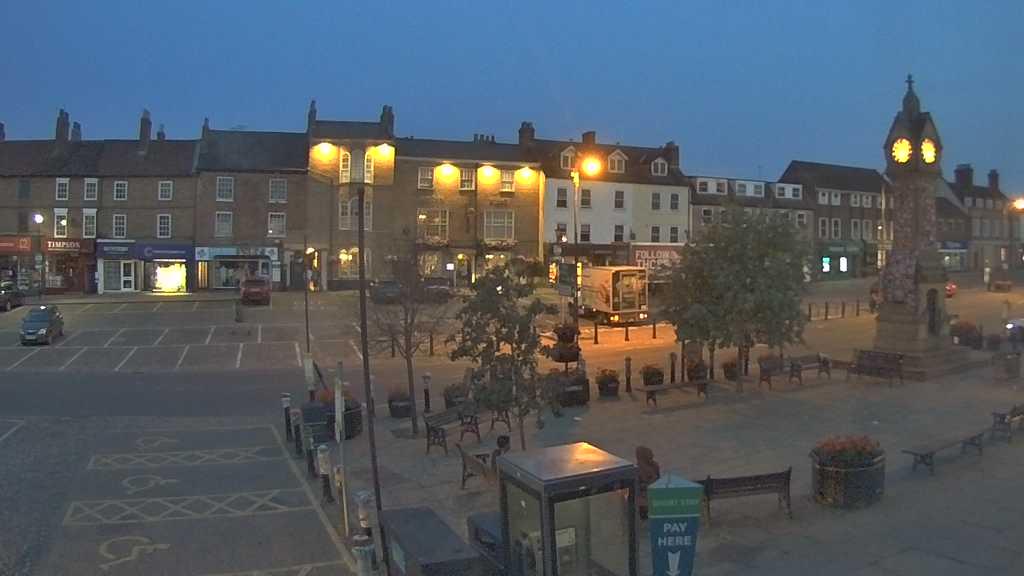 Thirsk webcam overlooking the Market Place