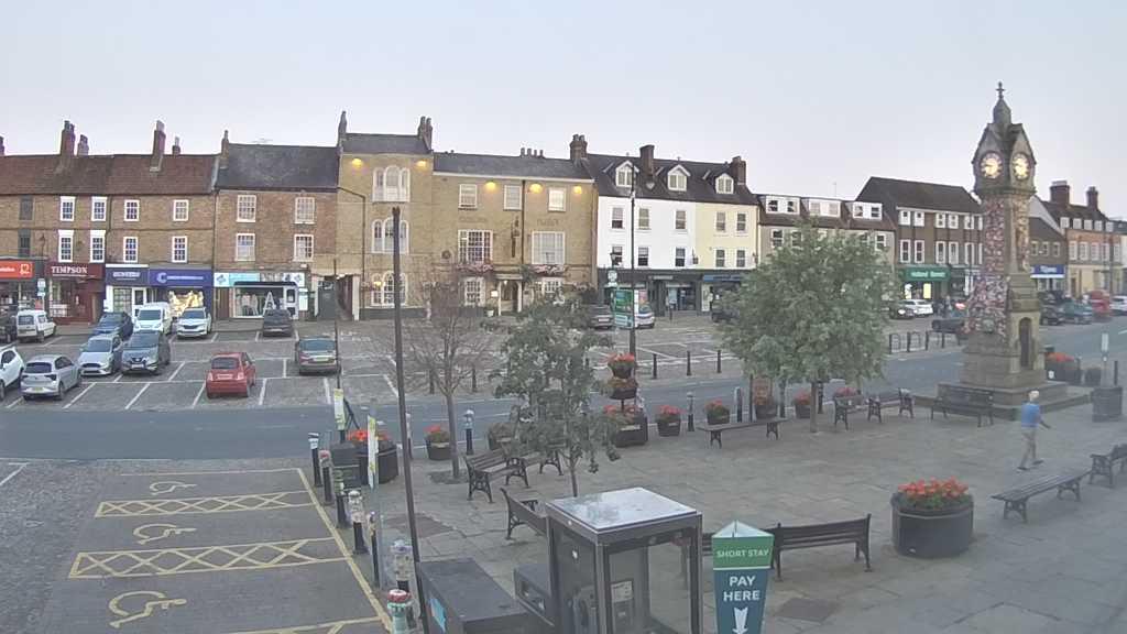 Thirsk webcam overlooking the Market Place