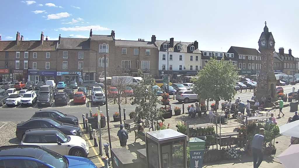 Thirsk webcam overlooking the Market Place