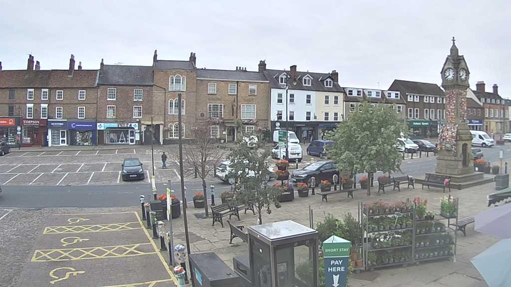 Thirsk webcam overlooking the Market Place