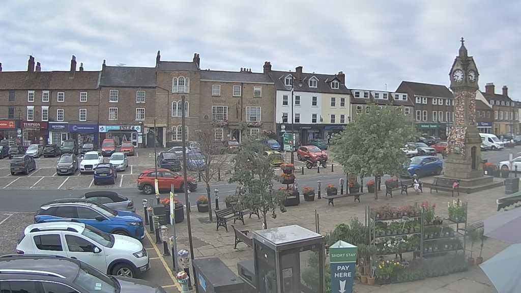 Thirsk webcam overlooking the Market Place