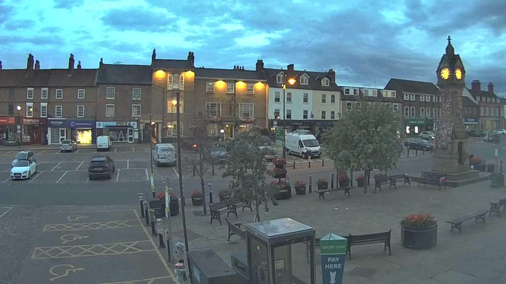Thirsk webcam overlooking the Market Place